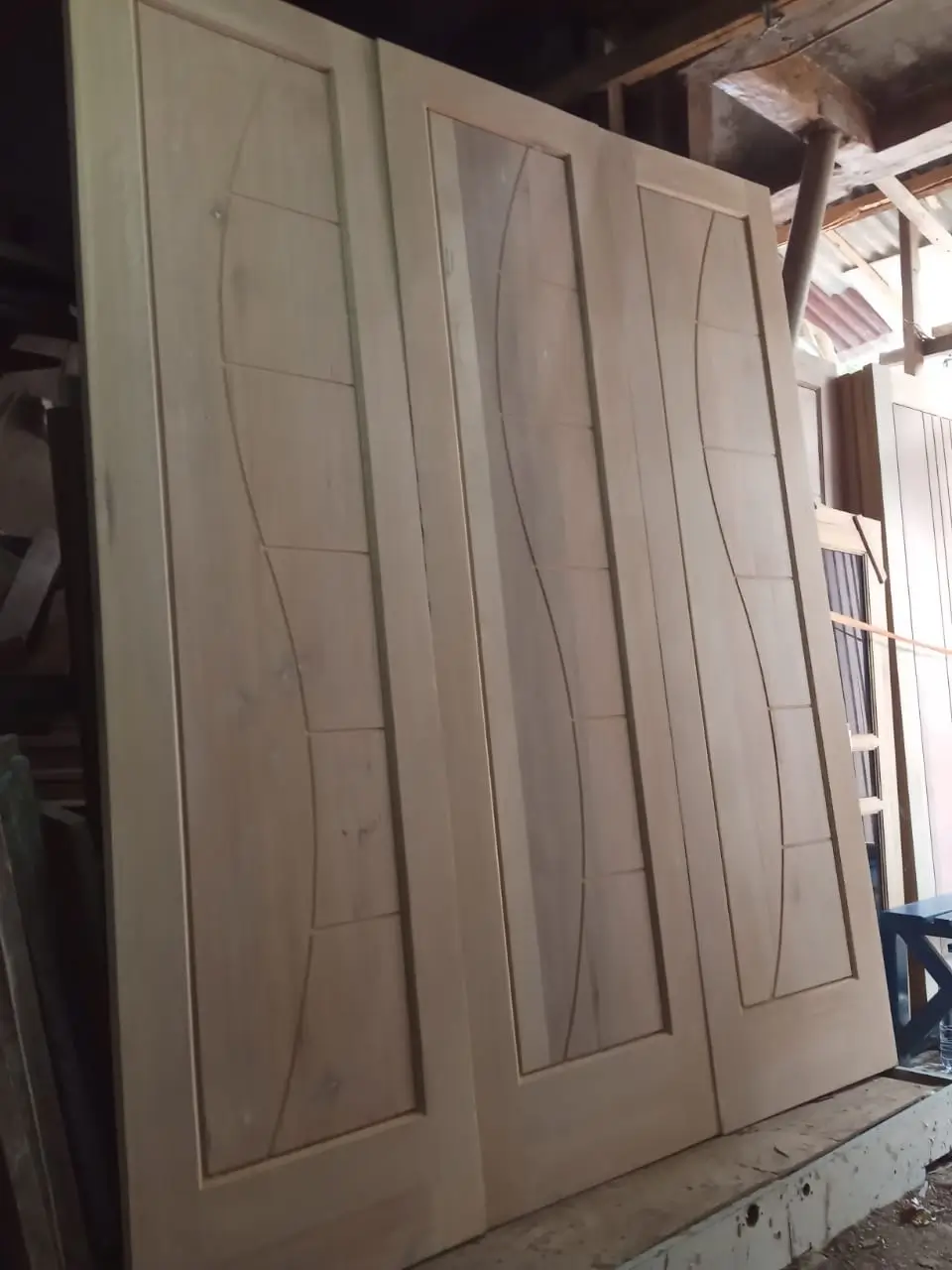 Pintu kayu Jakarta